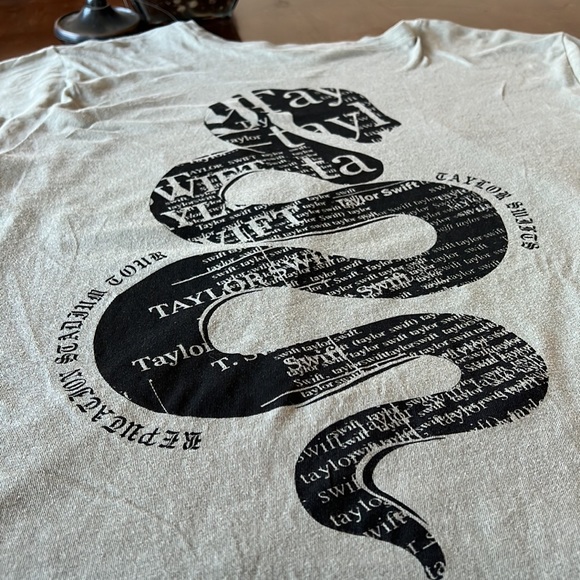 Taylor Swift Reputation Oversized Tour Shirt-Small - Picture 8 of 16